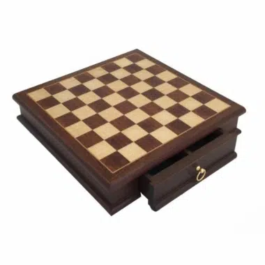 Szachownica z drewna mahoniowego i klonowego z szufladą na figury