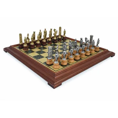 Komplet Romains vs Barbares II ustawiony na szachownicy z litego drewna