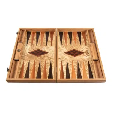 Otwarty backgammon z drewna oliwnego, widok ogólny z widocznymi bocznymi podpórkami