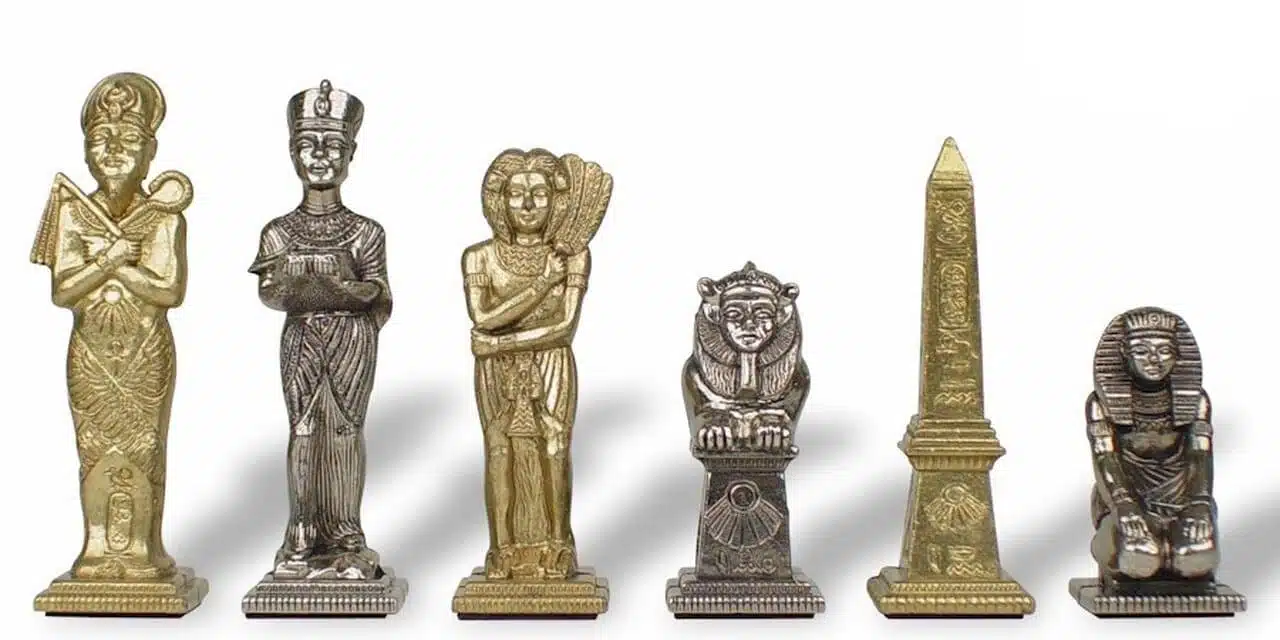 Egipskie figury ze złotego i srebrnego metalu, król, hetman, wieża i obelisk