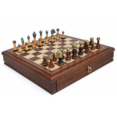 Komplet Classic XIV widziany z boku z figurami z metalu i drewna