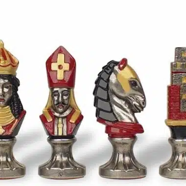 Detal figur Moncada III ze złotymi i srebrnymi wykończeniami