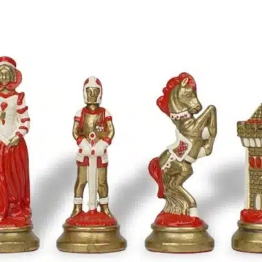 Figury szachowe Mary Stuart malowane w czerwieni i złocie, szczegół figurek