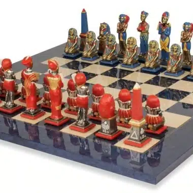 Komplet Egypte III w całości, czerwone i niebieskie figury na szachownicy z klonu