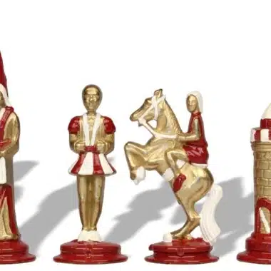 Złote i czerwone figury szachowe Camelot: król, goniec, skoczek i wieża