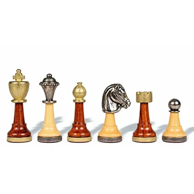 Figury szachowe Classic II w rzędzie, wykończenie drewniane oraz złote i srebrne metalowe
