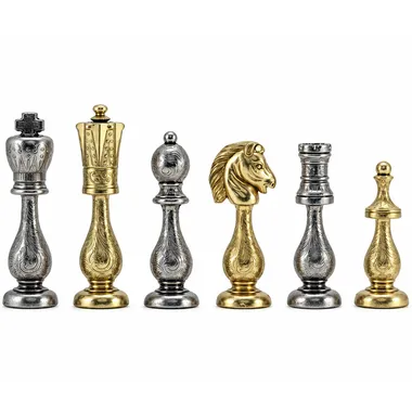 Rząd złotych i srebrnych figur, król, goniec, skoczek i wieża obok siebie