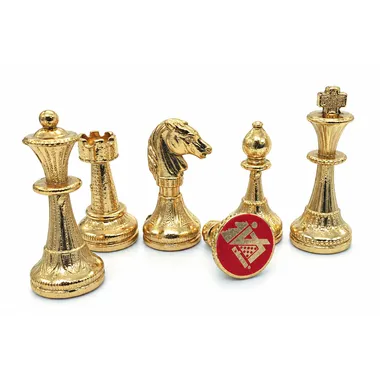 Detal złotych figur Mignon Flower z medalionem z grawerem Made in Italy