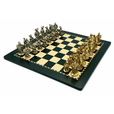 Drewniana szachownica z metalowymi figurami Lanzichenecchi III gotowa do gry