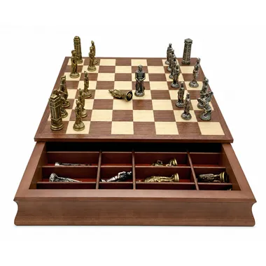 Ensemble Romains vs Barbares VI en métal sur échiquier avec coffret de rangement ouvert