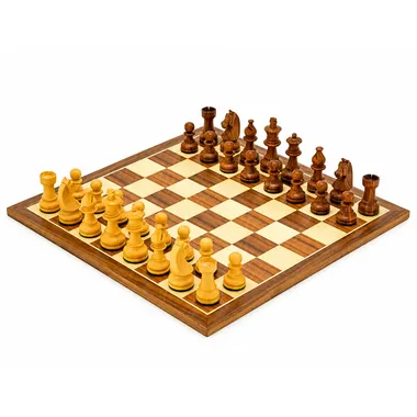 Komplet Knight Academy, szachownica z orzecha i klonu z figurami z drewna różanego