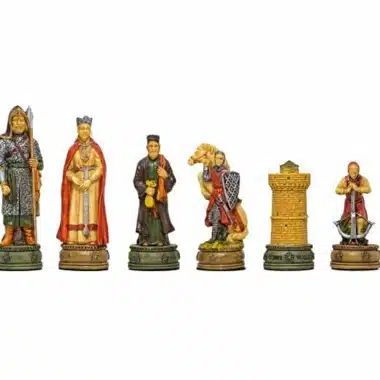 Zestaw szachowy Camelot z żywicy, figury jednej strony naprzeciw drugiej