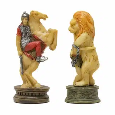 Figury Gladiatorzy: rzymski kawalerzysta na koniu i skuty lew, detal figurek