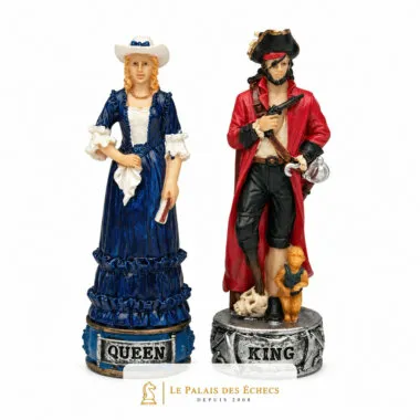 Hetman w eleganckiej sukni i król pirat w kapeluszu, detal figur