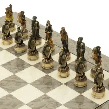 Figury szachowe Dark Fantasy z żywicy, detal szkieletowych i okapturzonych postaci