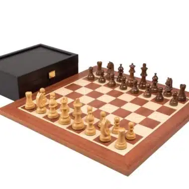 Komplet Novice z szachownicą z mahoniu, figurami z akacji i kasetą z wenge