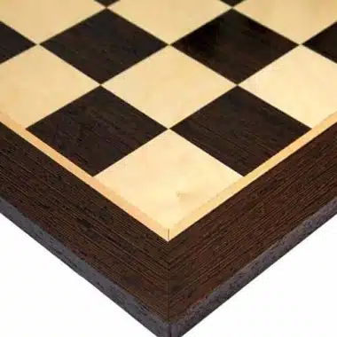 Szachownica „Victoria” z drewna wenge i brzozy, detal rogu