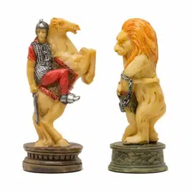 Figury szachowe Rzymianie vs Gladiatorzy, szczegół rzymskiego skoczka i przykutego lwa