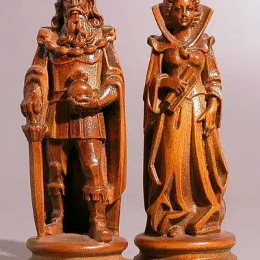 Król i hetman Bergame z litego drewna alpejskiego, szczegółowa rzeźba po stronie brązowionej