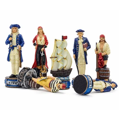 Figury stojące i leżące, szczegół króla piratów i galeonu