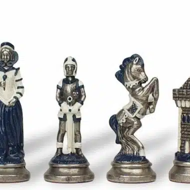 Posrebrzane metalowe figury szachowe Mary Stuart z granatowymi detalami