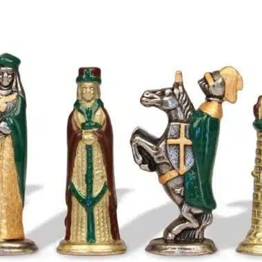 Hetman, król, skoczek i wieża średniowieczni z emaliowanego metalu w kolorze zielonym i złotym