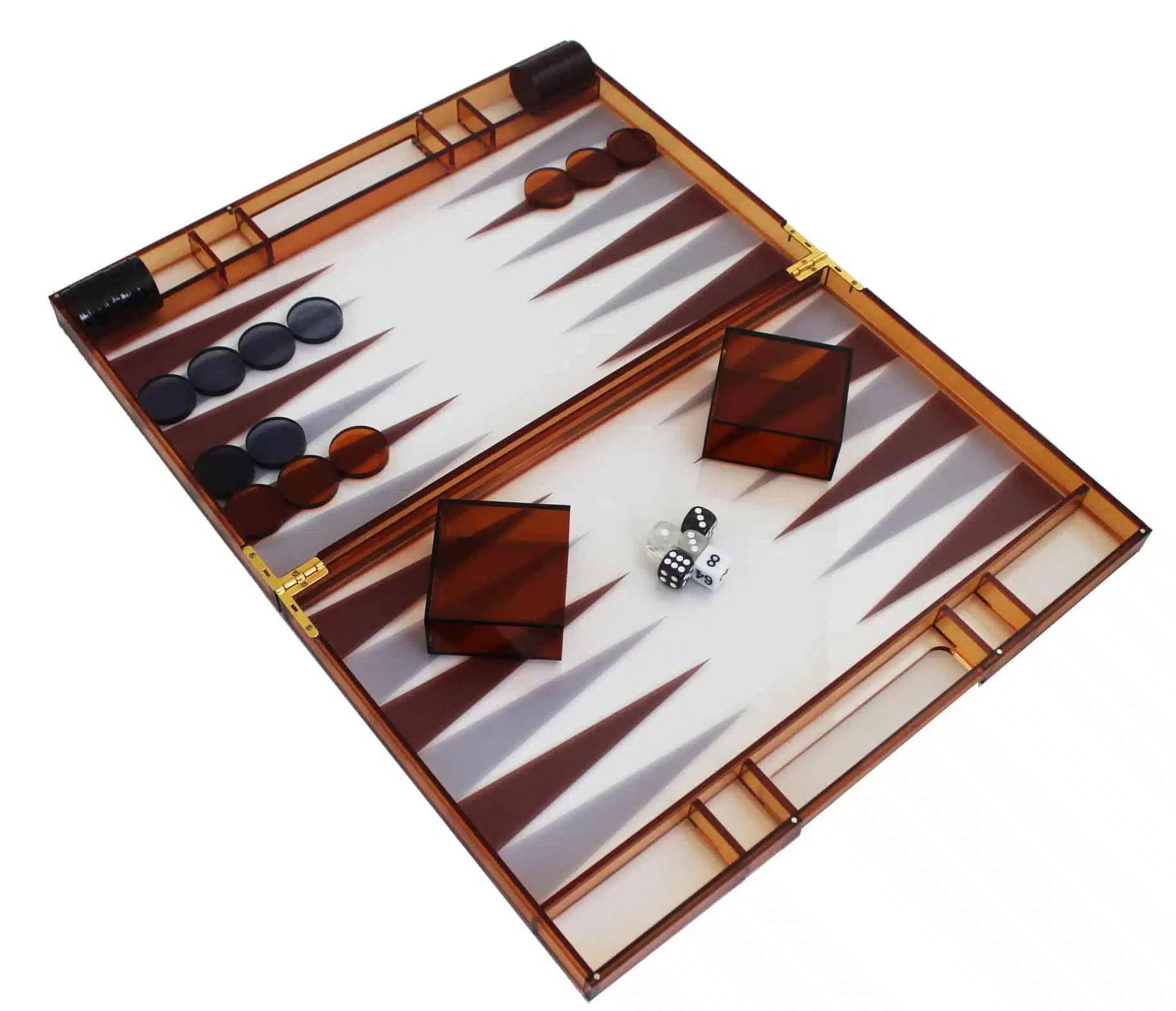 Nowoczesny backgammon w pomarańczowym plexiglasie, otwarta plansza z żetonami i kostkami