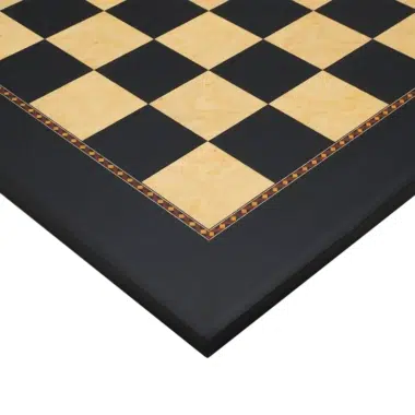 Szachownica Jeu de la Dame, detal rogu z dekoracyjnym fryzem