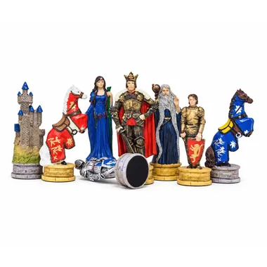 Figury szachowe Roi Arthur w detalu: król, hetman, rycerz, mag i okryte konie