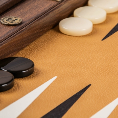 Backgammon ze skóry imitującej strusią brązowej, pionki z macicy perłowej i hebanu
