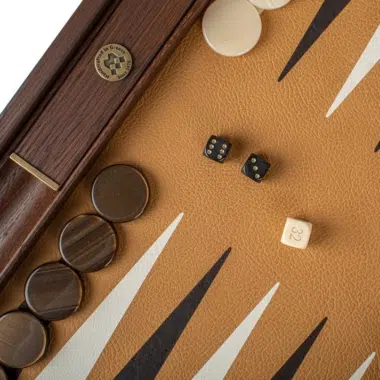 Backgammon ze skóry imitującej strusią, mosiężna tabliczka i pionki z hebanu