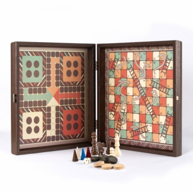 Zestaw gier 4 w 1 z drewna w stylu vintage - szachy/backgammon/ludo/węże i drabiny