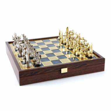 Szachy mitologii greckiej, widok ogólny z drewnianą kasetą na figury