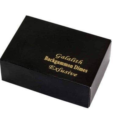 Zamknięta czarna kaseta ze złotym napisem Galalith Backgammon Dimes Exclusive