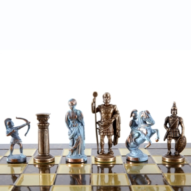 Pełny rząd figur w patynie błękitnej: łucznik, kolumna, król, hetman i skoczek