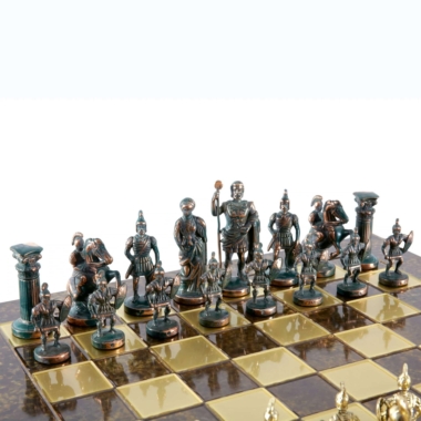 Szachy grecko-rzymskie, detal zielonych figur w kształcie wojowników