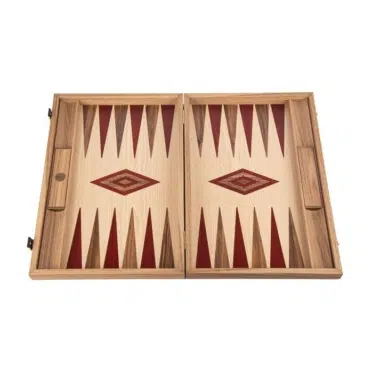 Backgammon z dębu i orzecha widziany z góry, pusta plansza bez pionków