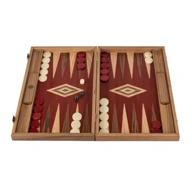 Backgammon z czerwonego dębu i orzecha, otwarty, widok ogólny z pionkami