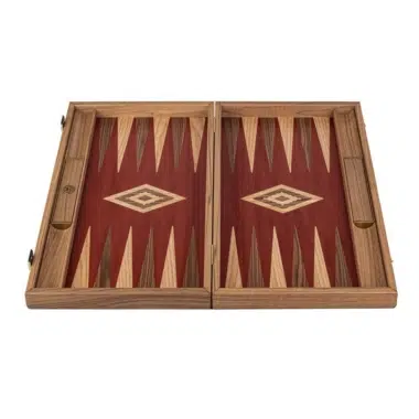 Backgammon z czerwonego dębu i orzecha, otwarta plansza widziana z przodu bez pionków