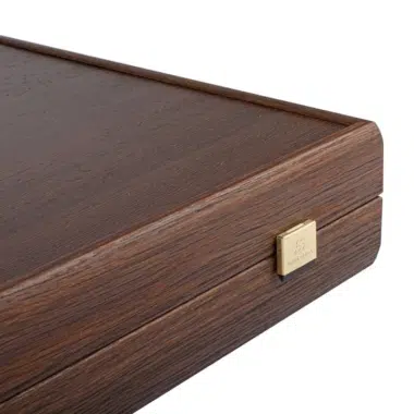 Backgammon z Wenge i Czeczoty Orzechowej, detal narożnika i złotego zapięcia