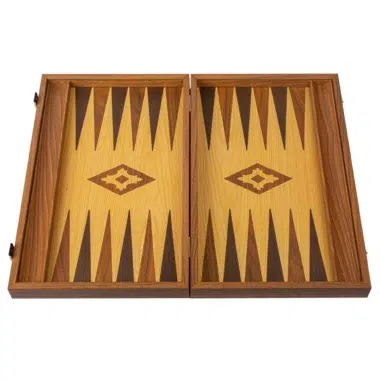Backgammon dębowo-orzechowy, otwarta plansza widziana z przodu z intarsją w romby