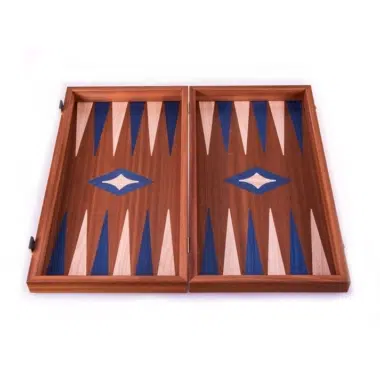 Backgammon z drewna mahoniowego widziany z przodu, niebieskie strzałki i pusta plansza