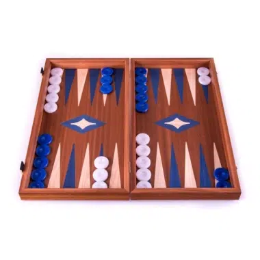 Backgammon z drewna mahoniowego, otwarty, niebieskie i białe żetony rozłożone na planszy