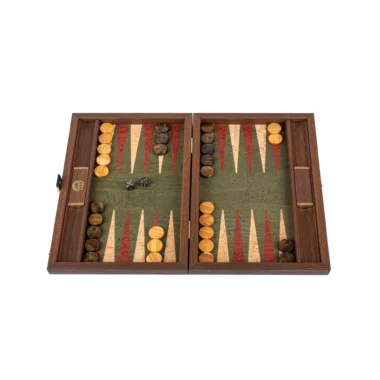 Backgammon z naturalnego zielonego korka otwarty, widoczne piony z dębu i kości