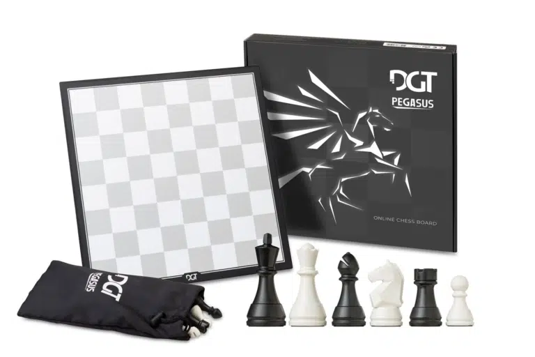 Elektroniczny zestaw szachowy DGT Pegasus z kasetą, figurami i pokrowcem