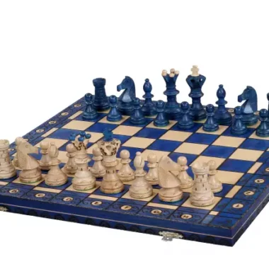 Jeu d'échecs en bois bleu et ivoire sur grand échiquier pliant déployé