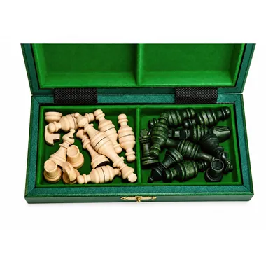 Coffret de rangement ouvert montrant les pièces claires et foncées rangées séparément