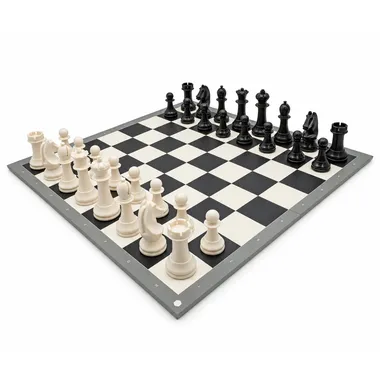 Zestaw szachowy World Chess Academy Edition w pozycji początkowej na szachownicy składanej