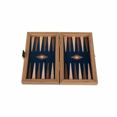 Plansza backgammon z amerykańskiego orzecha otwarta, pokazująca ustawienie gry