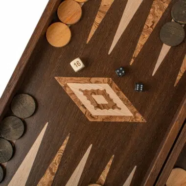 Szczegóły pionków na planszy do backgammona z intarsją - Le Palais Des Echecs